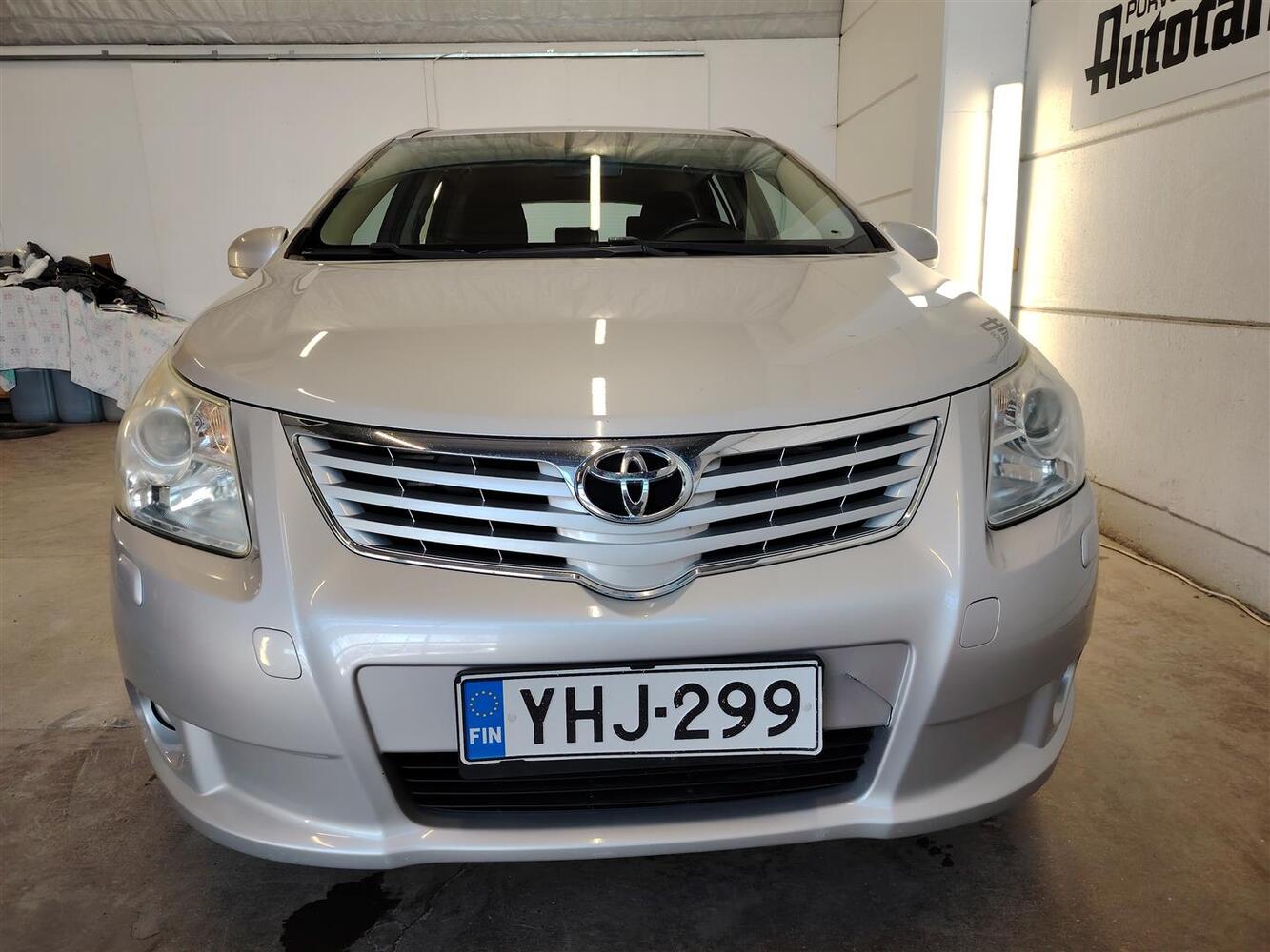 Toyota Avensis vaihtoauto