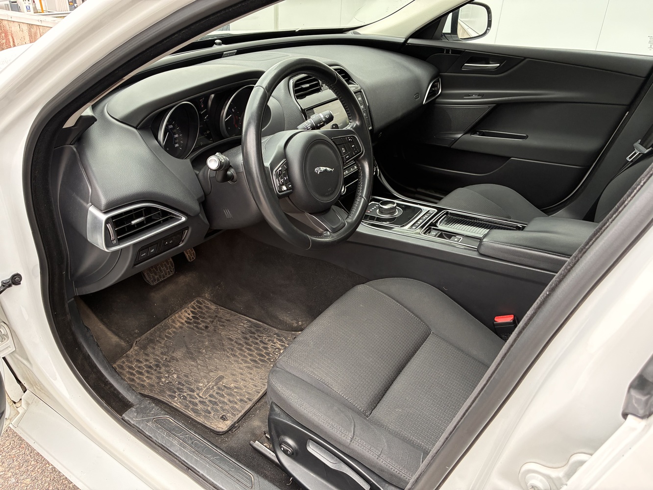 Jaguar XE vaihtoauto