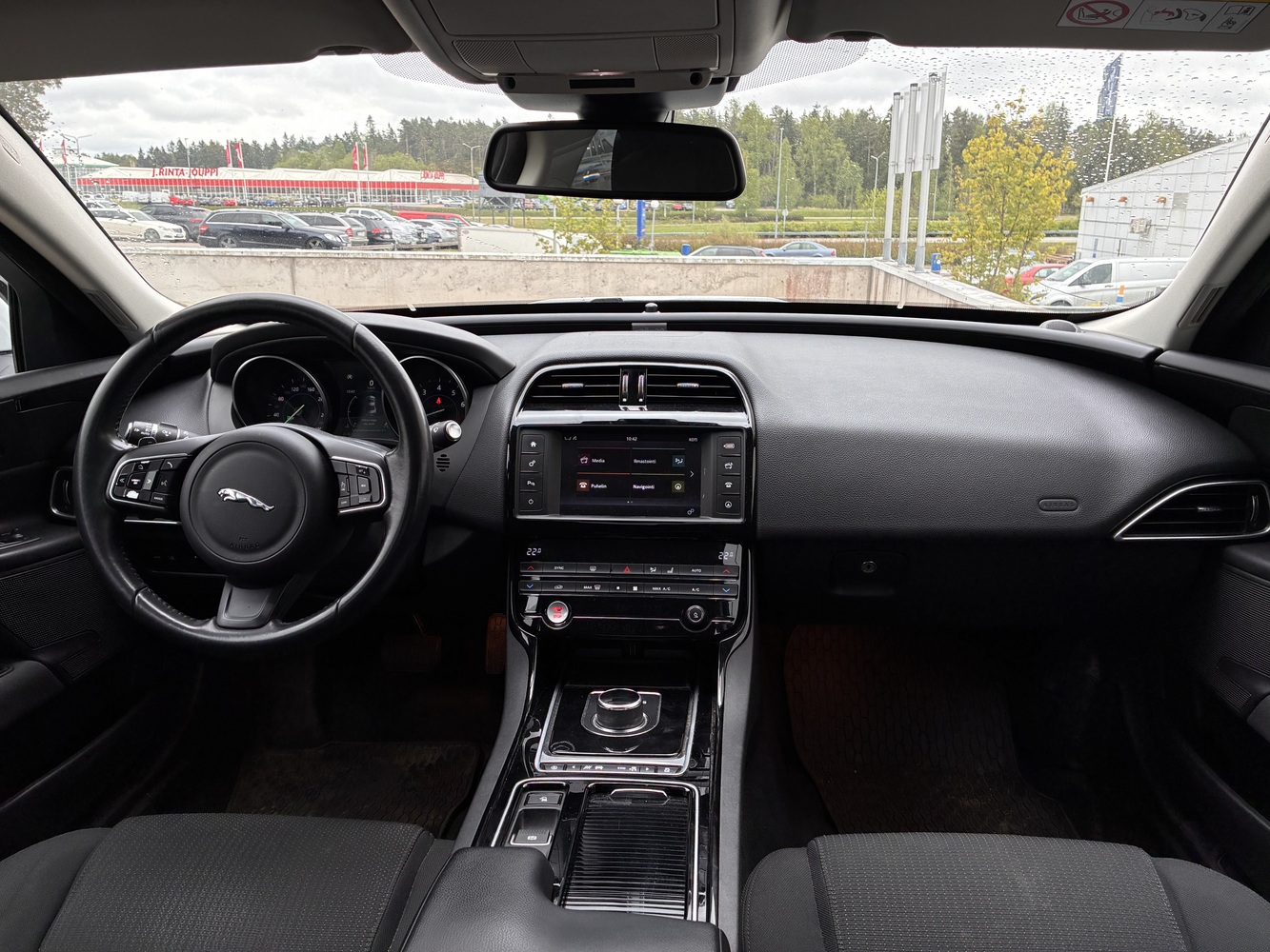 Jaguar XE vaihtoauto
