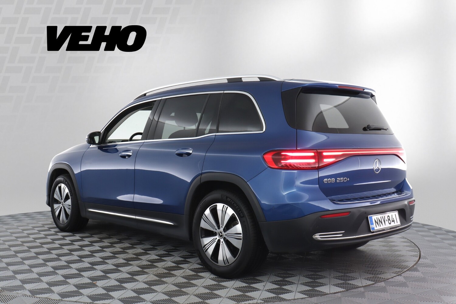Mercedes-Benz EQB vaihtoauto