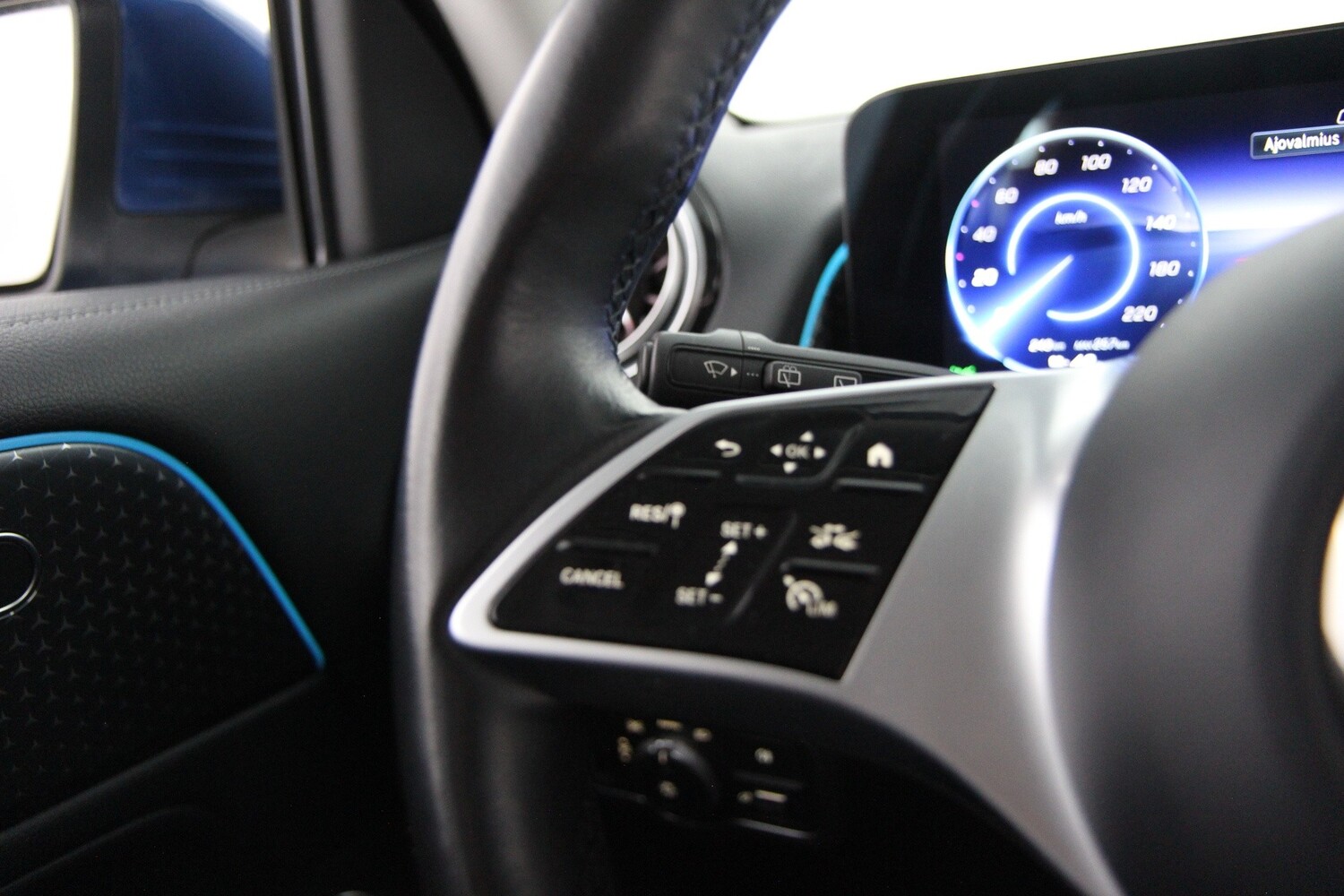Mercedes-Benz EQB vaihtoauto