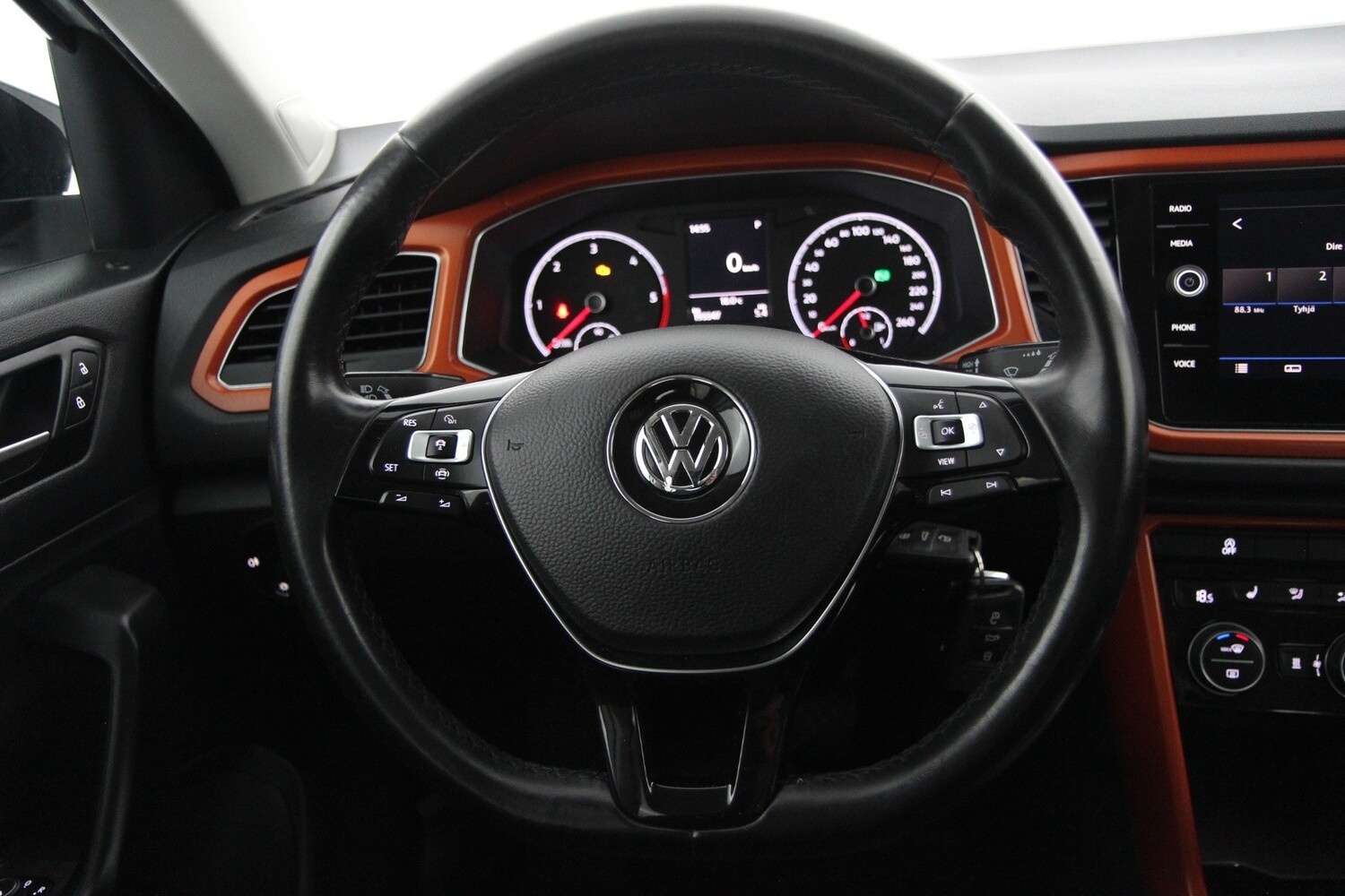 Volkswagen T-Roc vaihtoauto