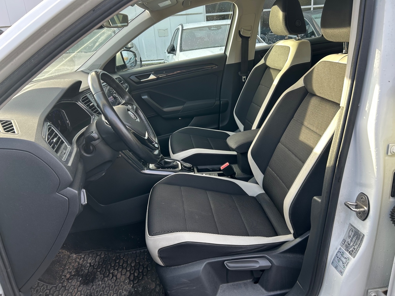 Volkswagen T-Roc vaihtoauto
