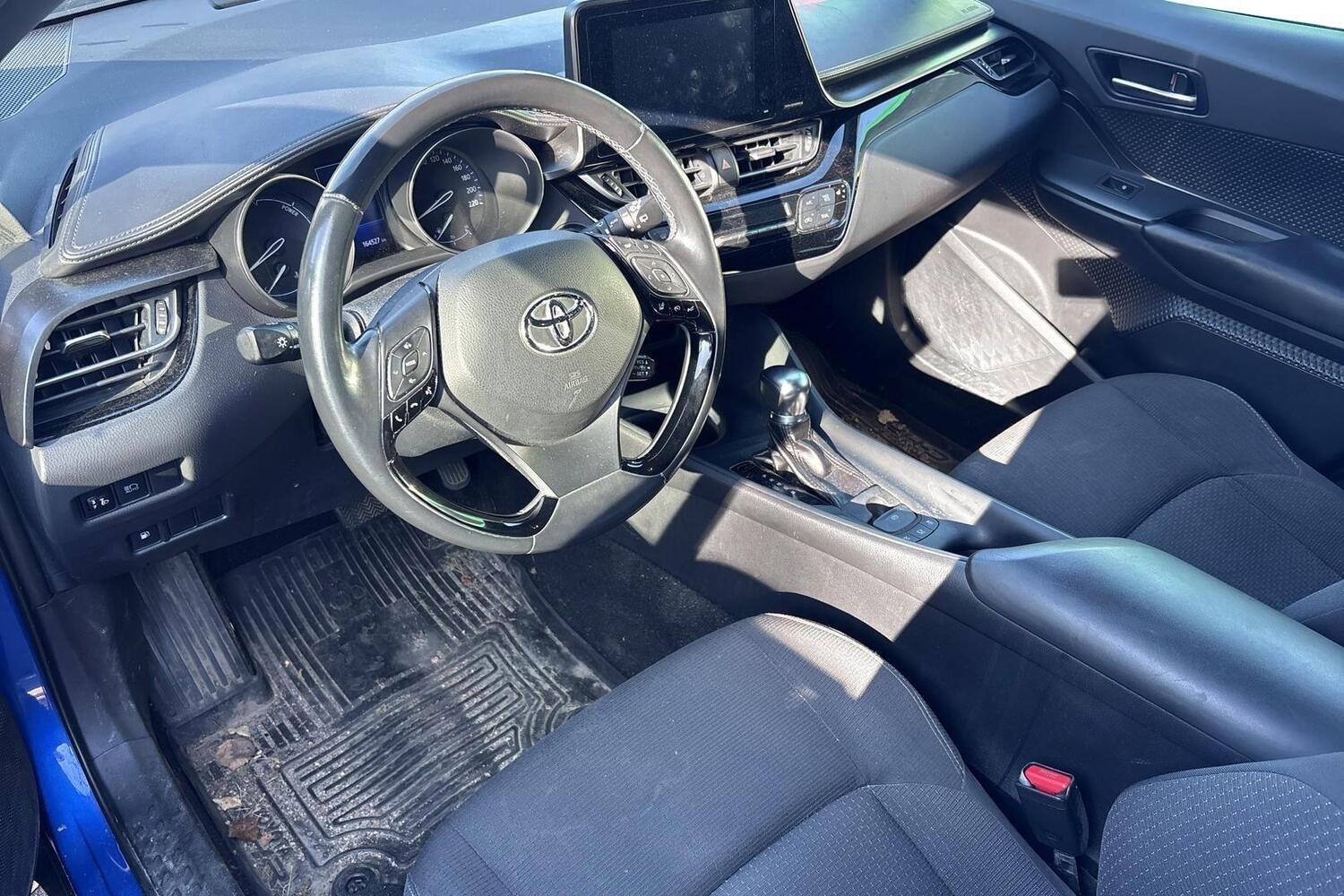 Toyota C-HR vaihtoauto