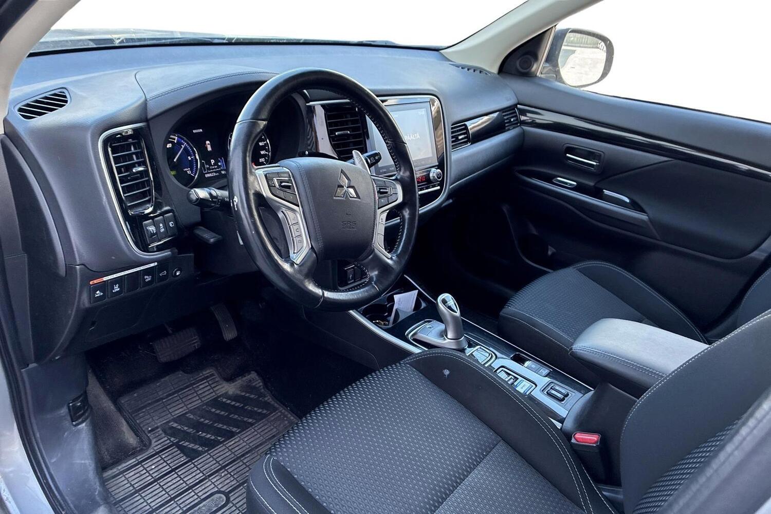 Mitsubishi Outlander PHEV vaihtoauto