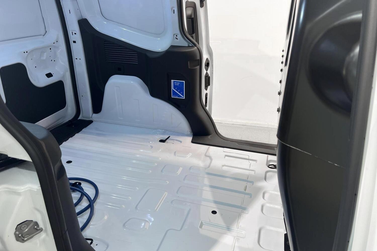 Ford Transit Courier vaihtoauto