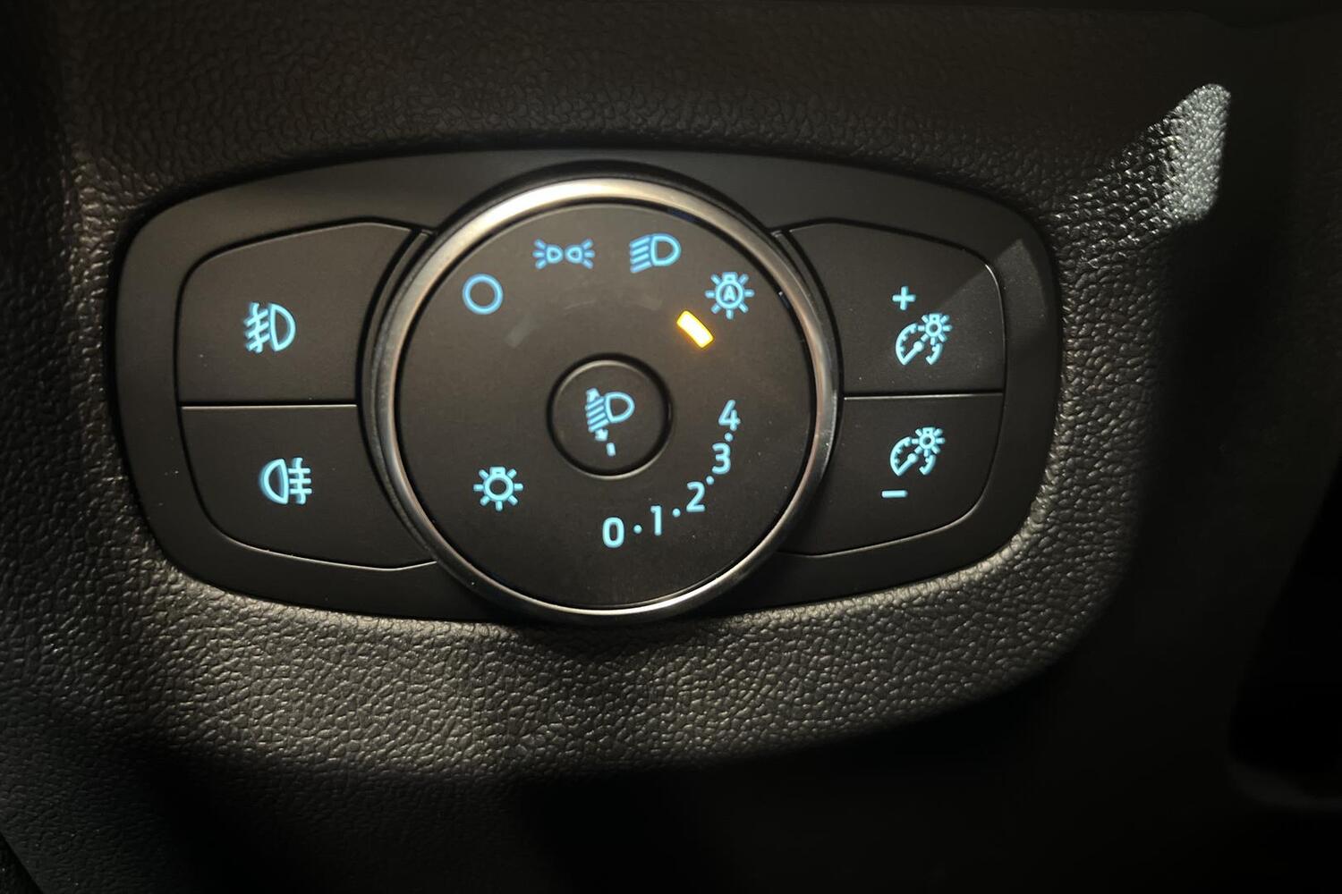 Ford Transit Courier vaihtoauto