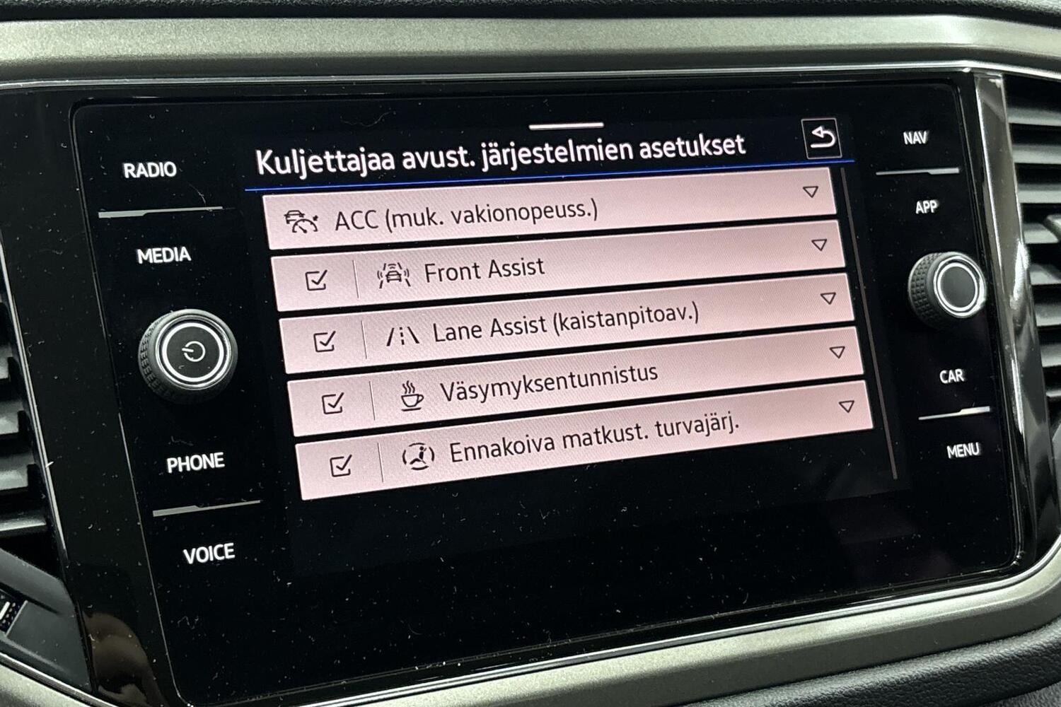 Volkswagen T-Roc vaihtoauto