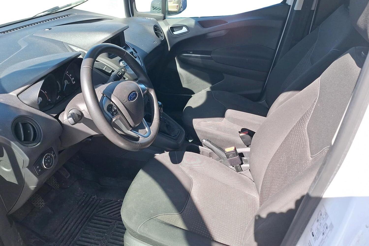 Ford Transit Courier vaihtoauto