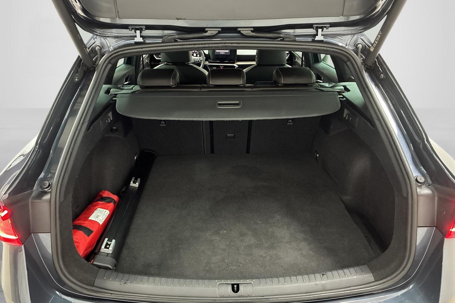 SEAT Leon Sportstourer vaihtoauto