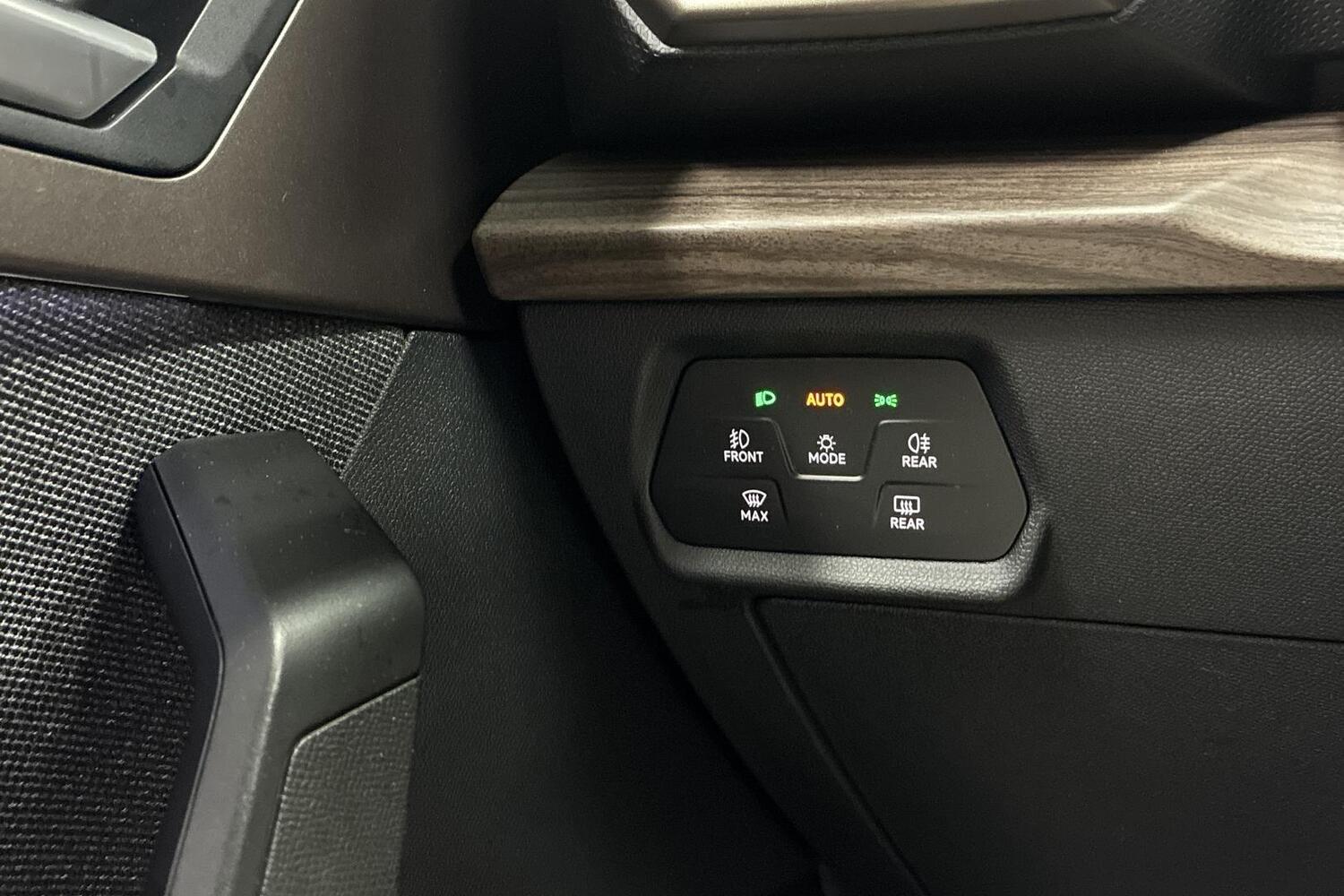 SEAT Leon Sportstourer vaihtoauto