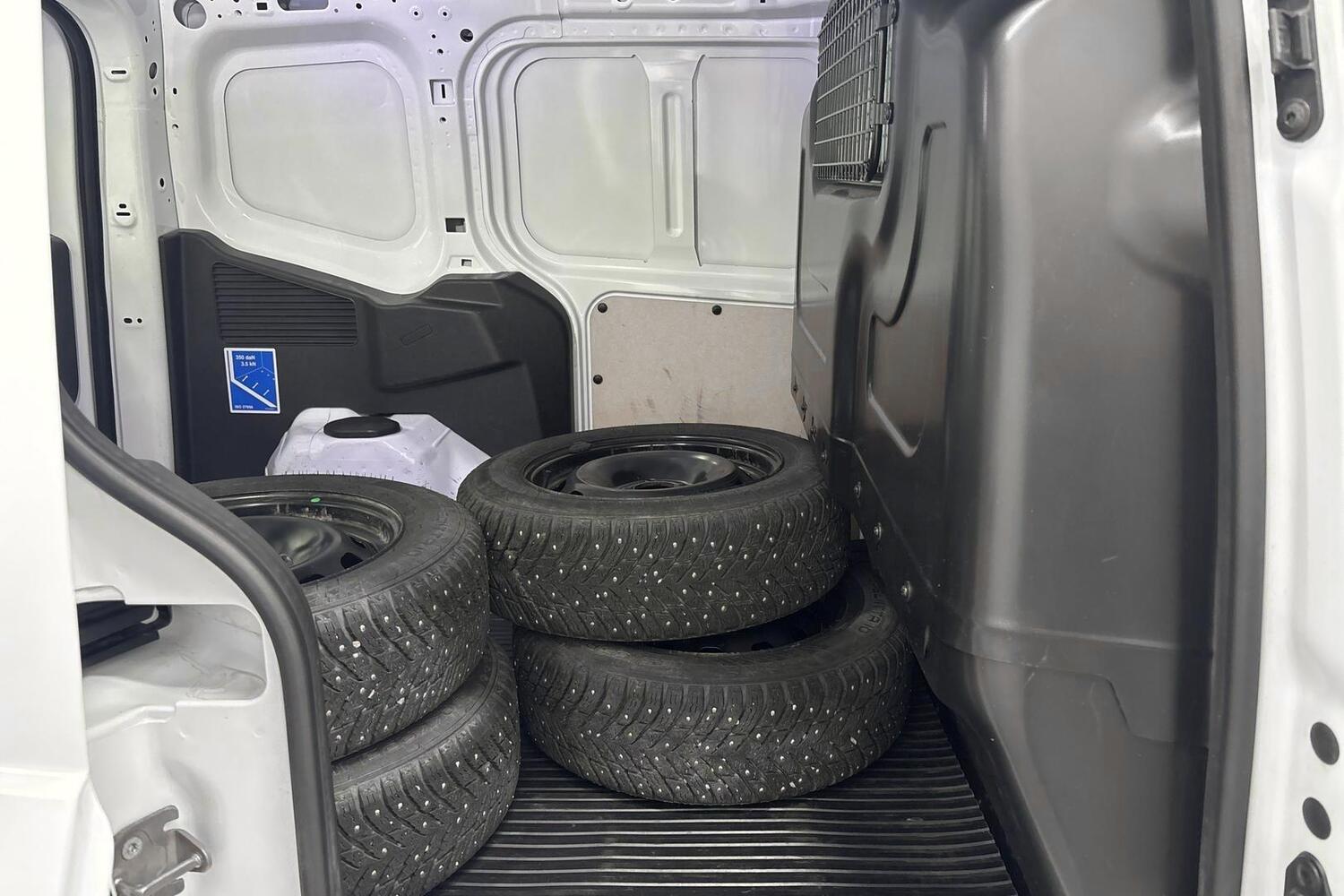 Ford Transit Courier vaihtoauto