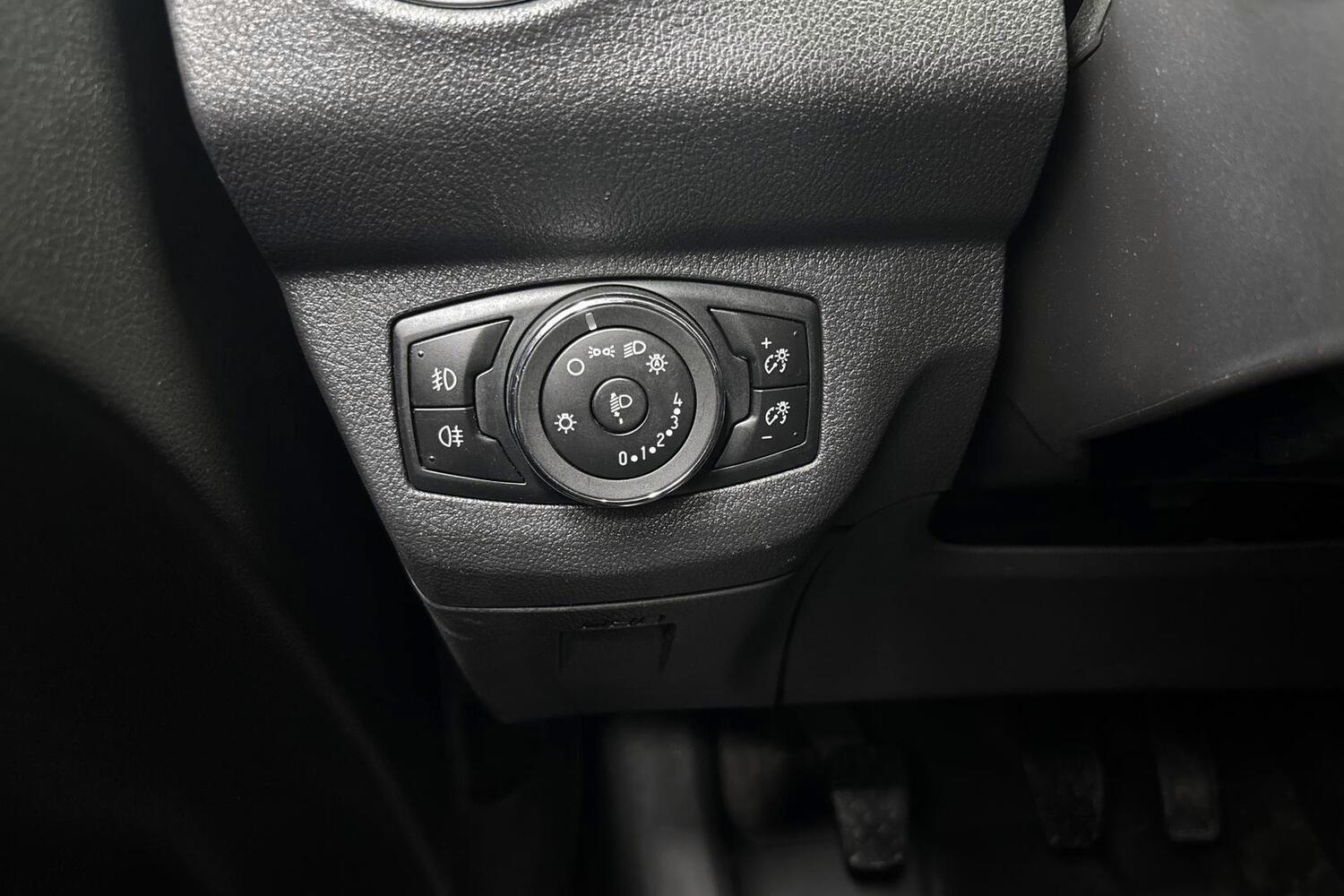 Ford Transit Courier vaihtoauto