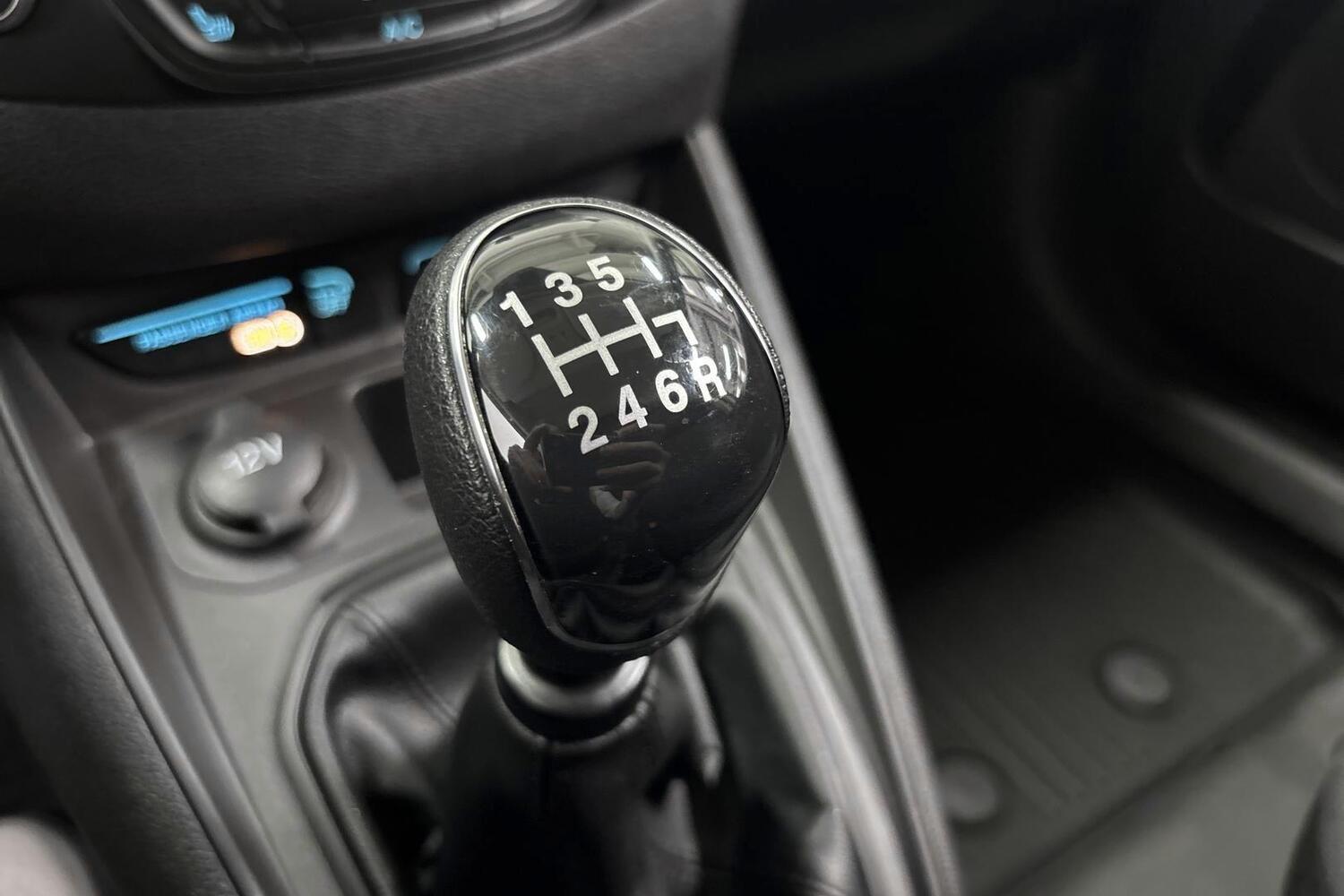 Ford Transit Courier vaihtoauto