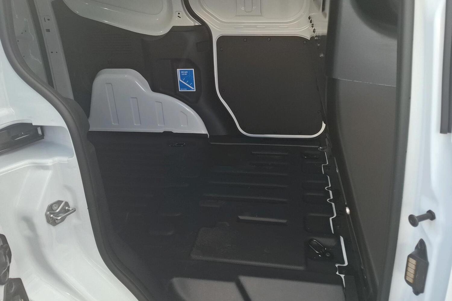 Ford Transit Courier vaihtoauto