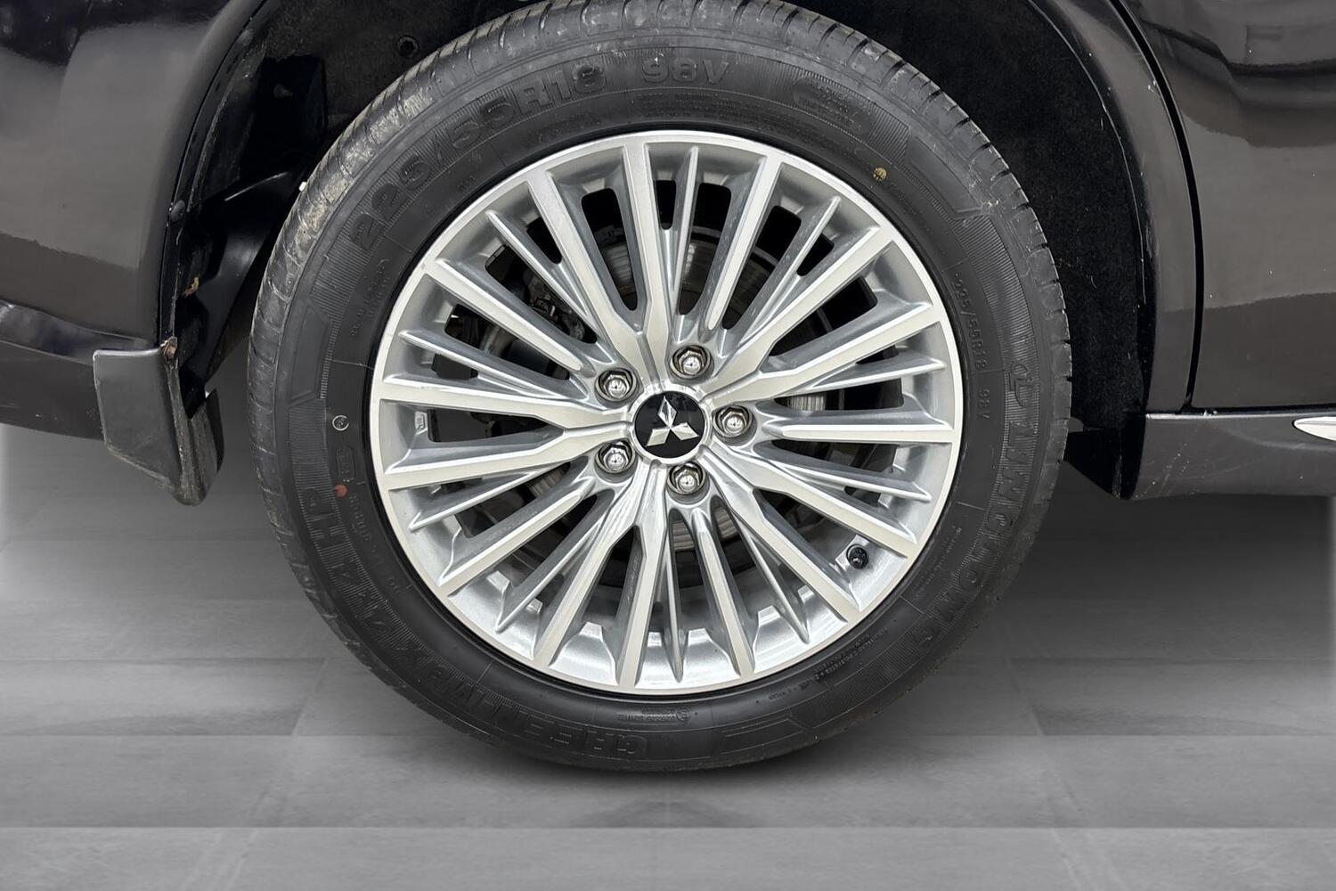 Mitsubishi Outlander PHEV vaihtoauto