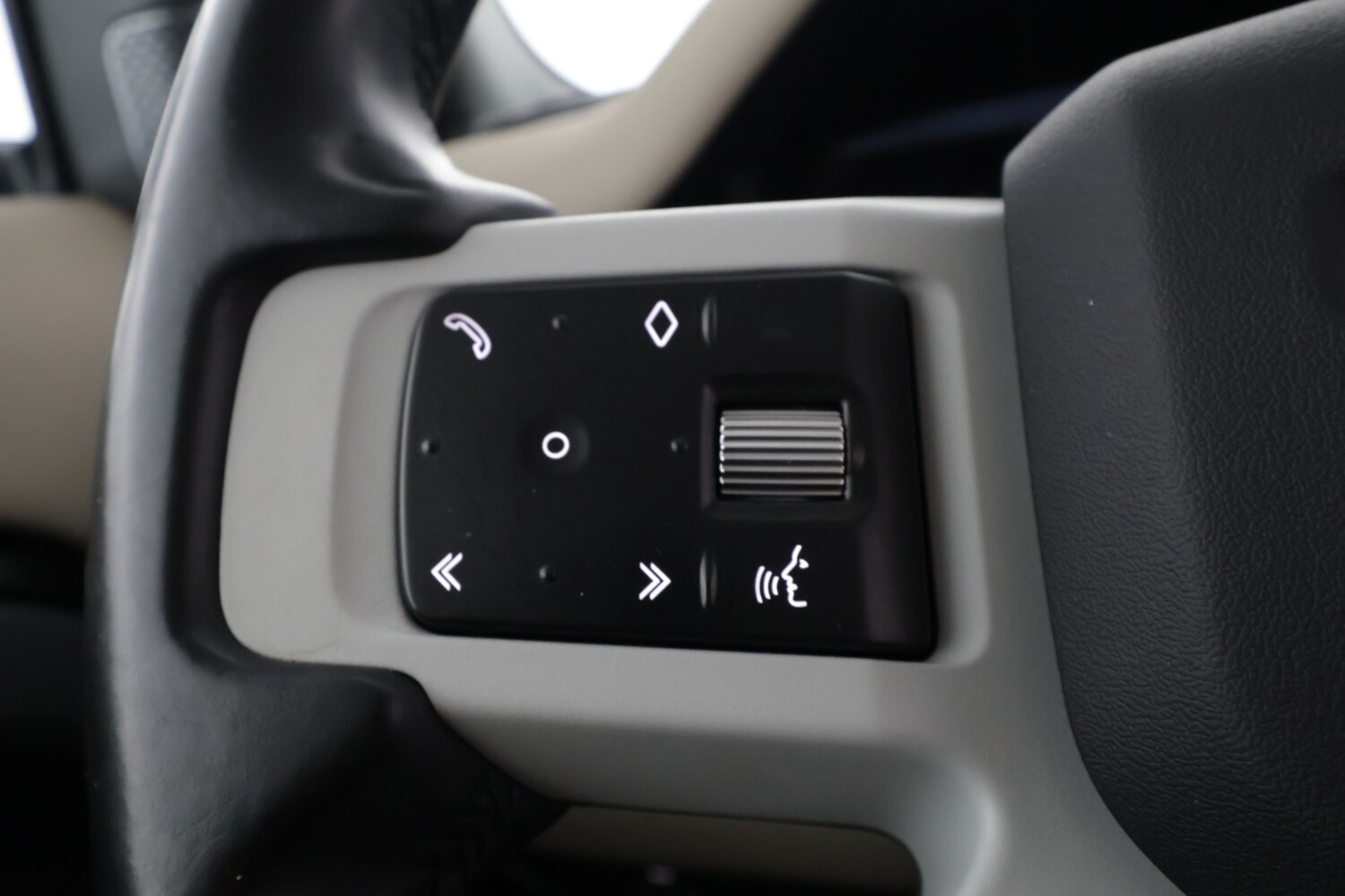 Land Rover Defender vaihtoauto