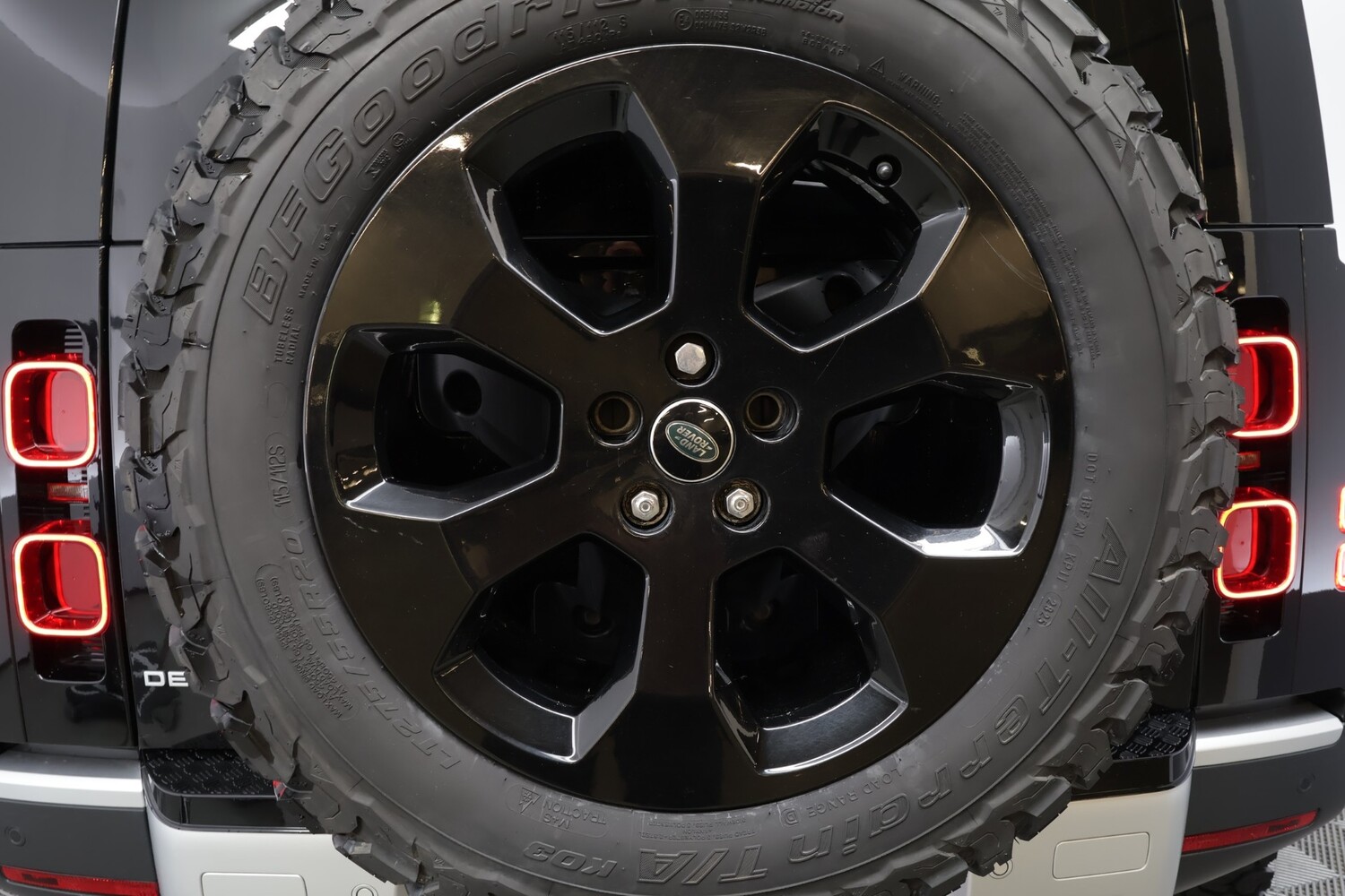 Land Rover Defender vaihtoauto