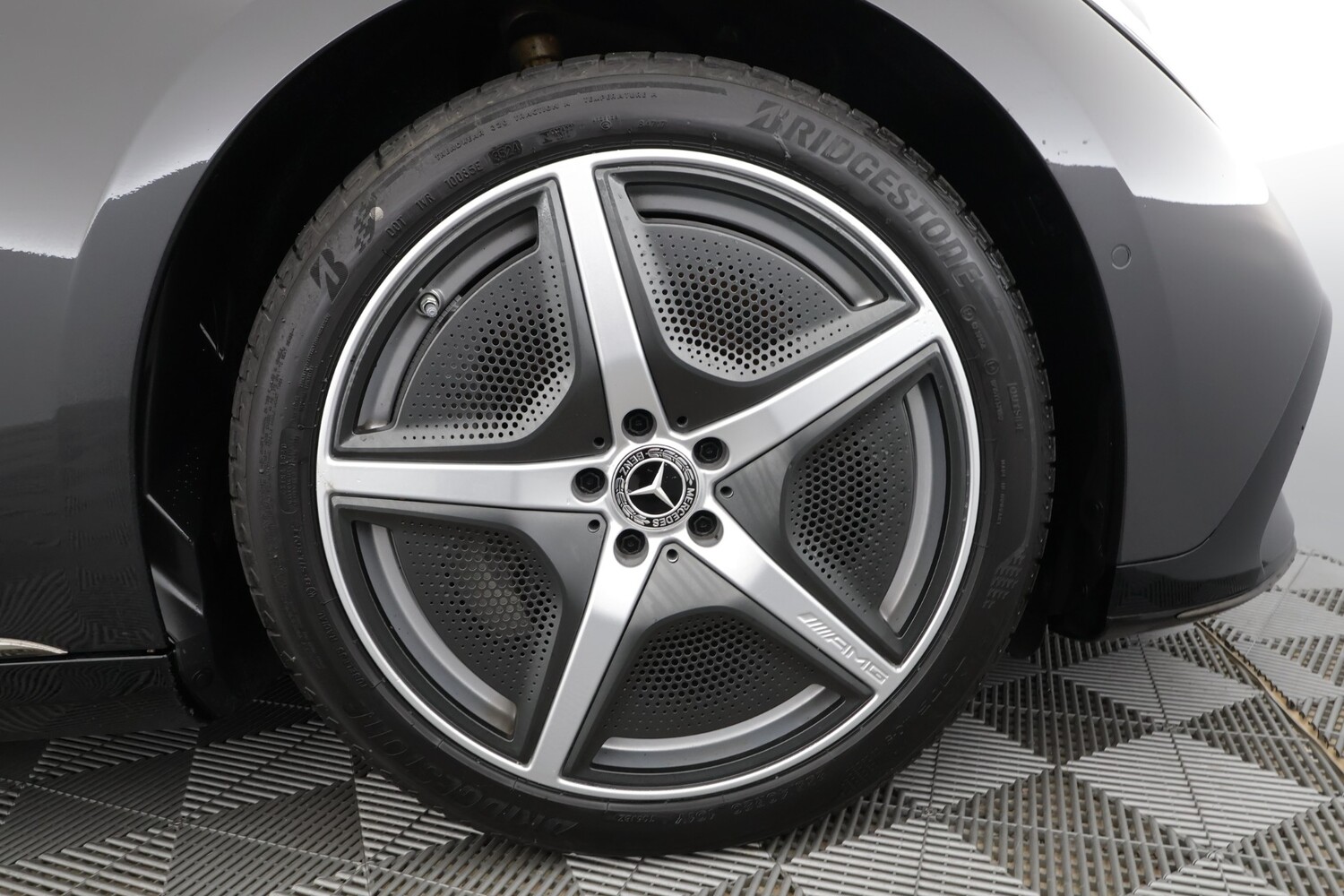 Mercedes-Benz EQE vaihtoauto