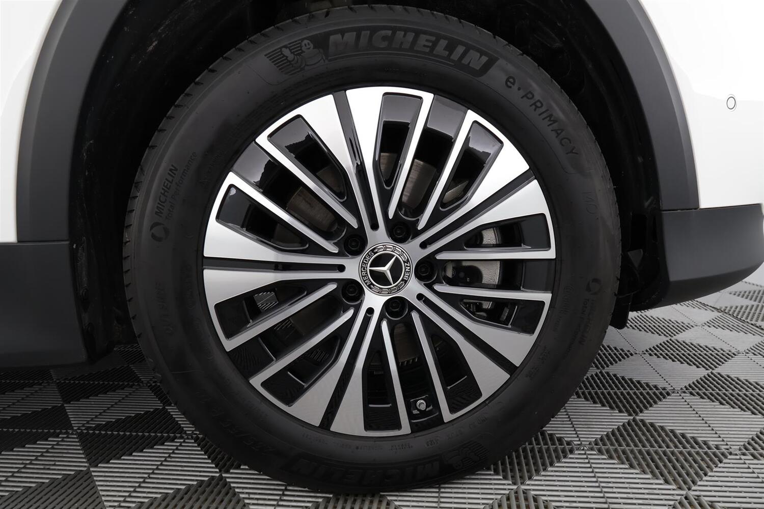 Mercedes-Benz EQB vaihtoauto