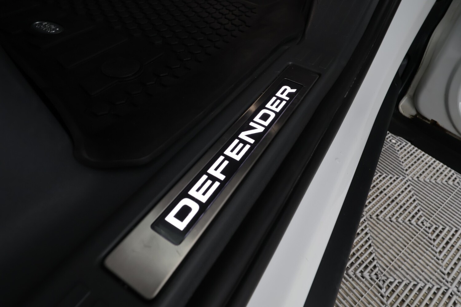 Land Rover Defender vaihtoauto