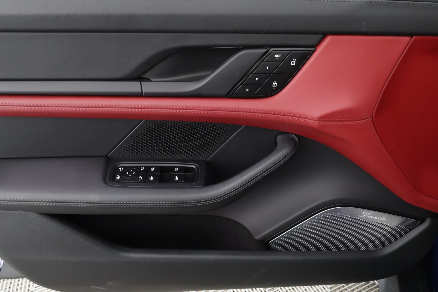 Porsche Taycan vaihtoauto