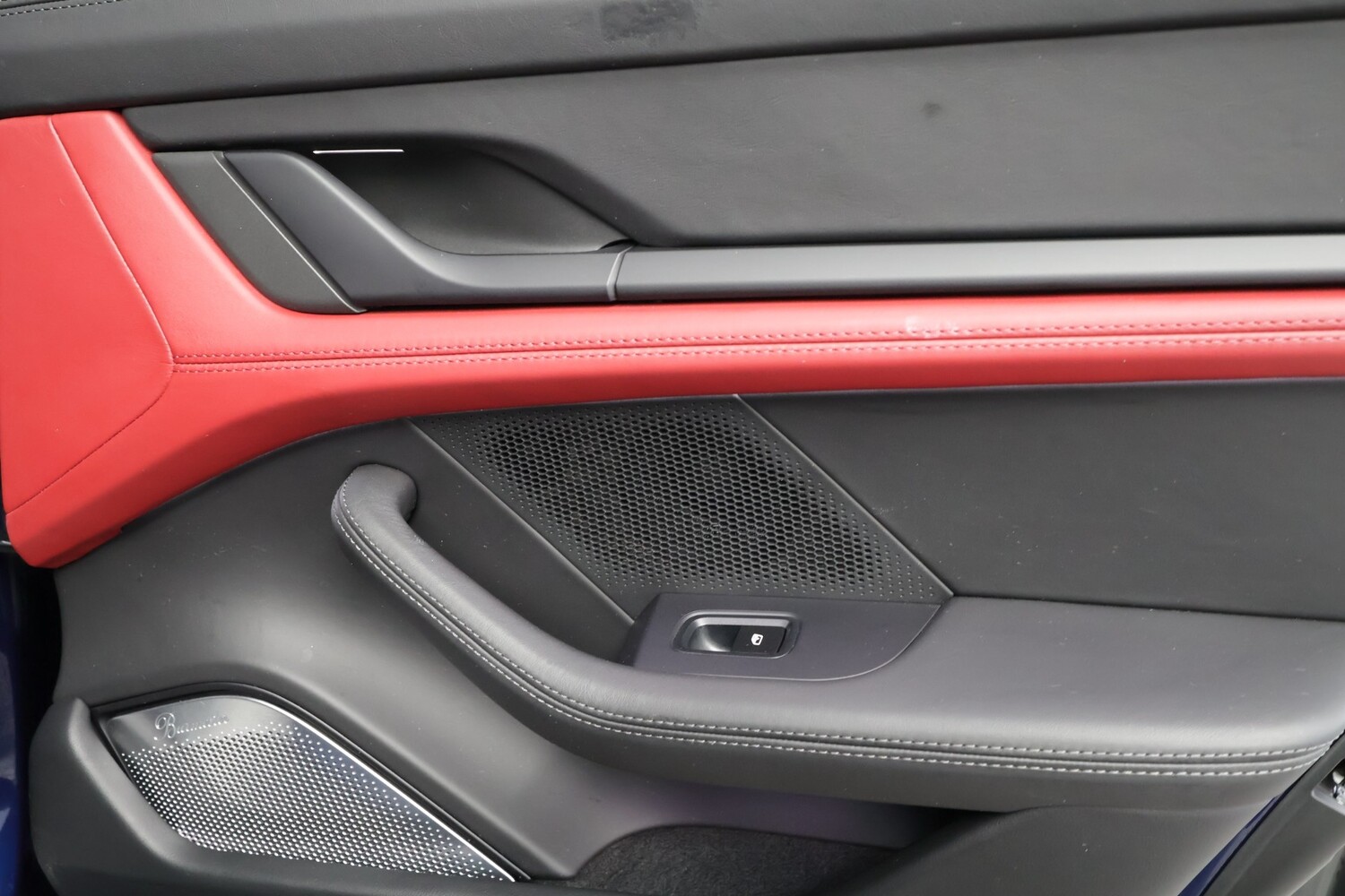 Porsche Taycan vaihtoauto