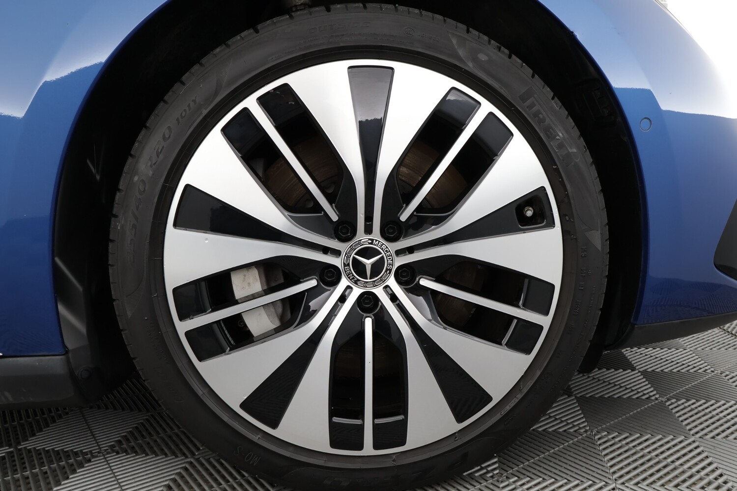 Mercedes-Benz EQE vaihtoauto
