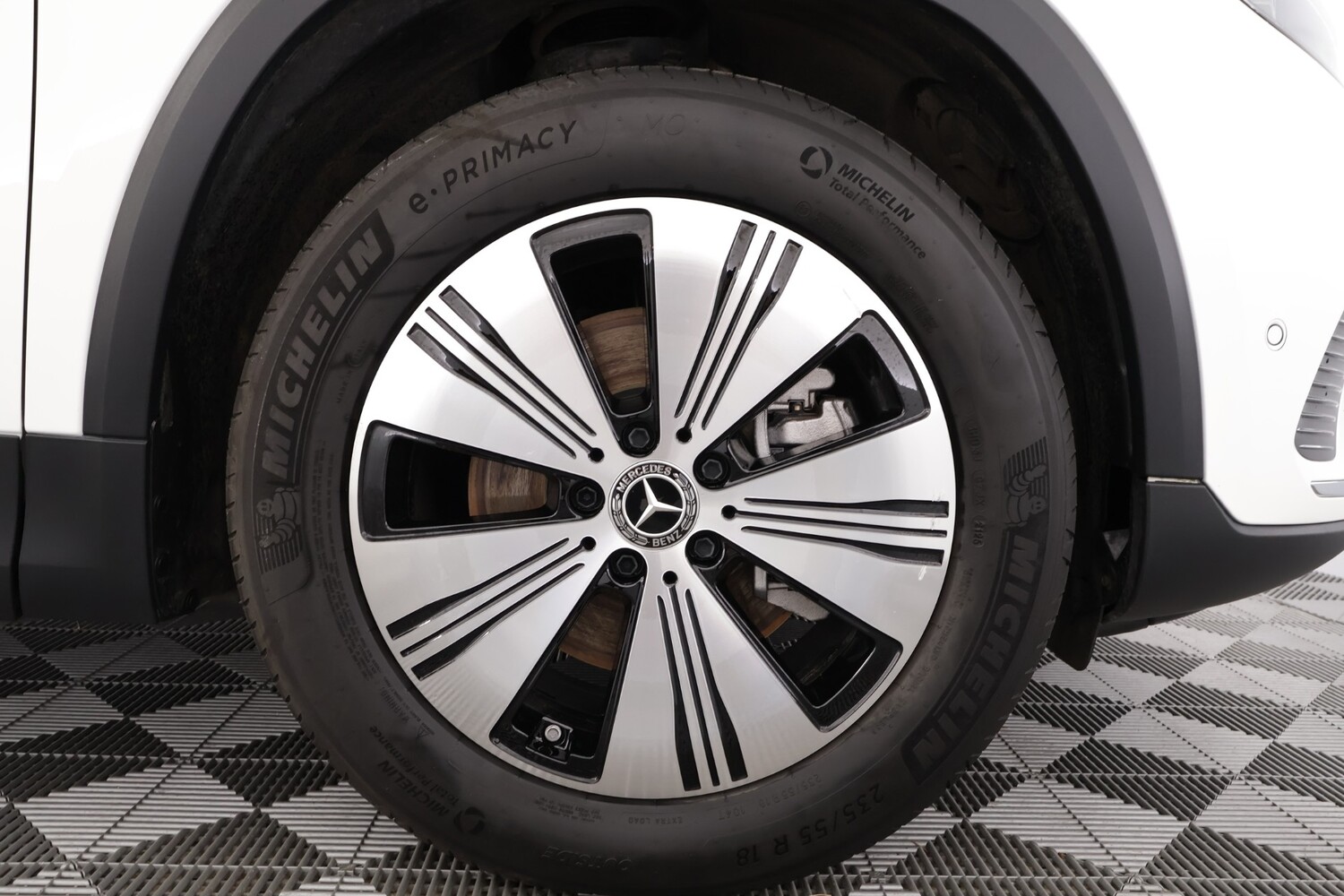 Mercedes-Benz EQA vaihtoauto