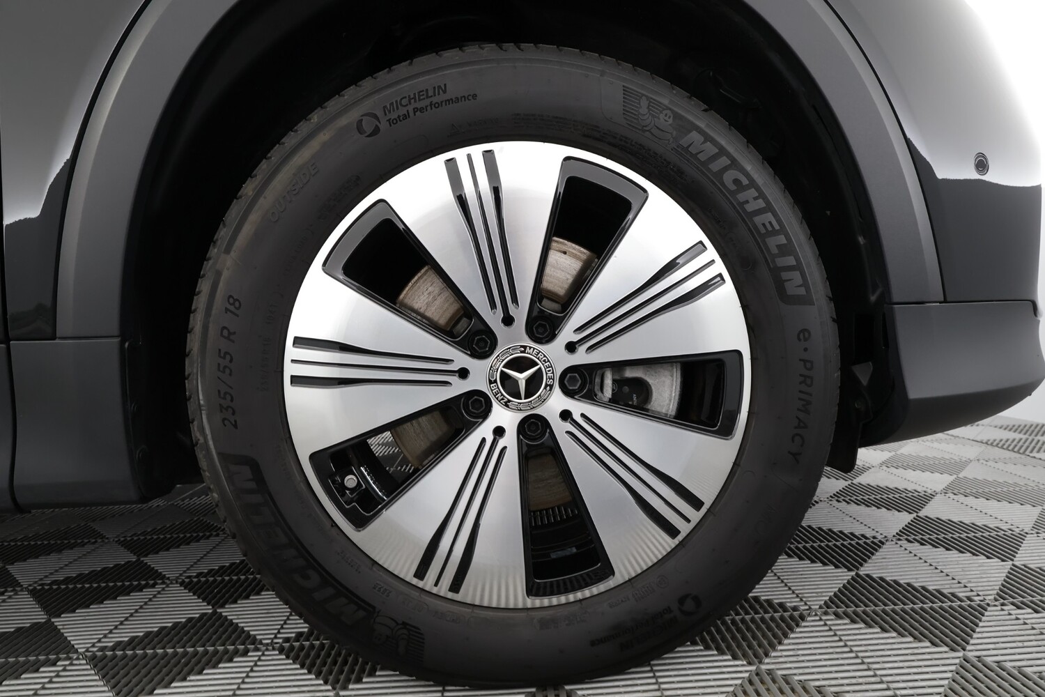 Mercedes-Benz EQB vaihtoauto