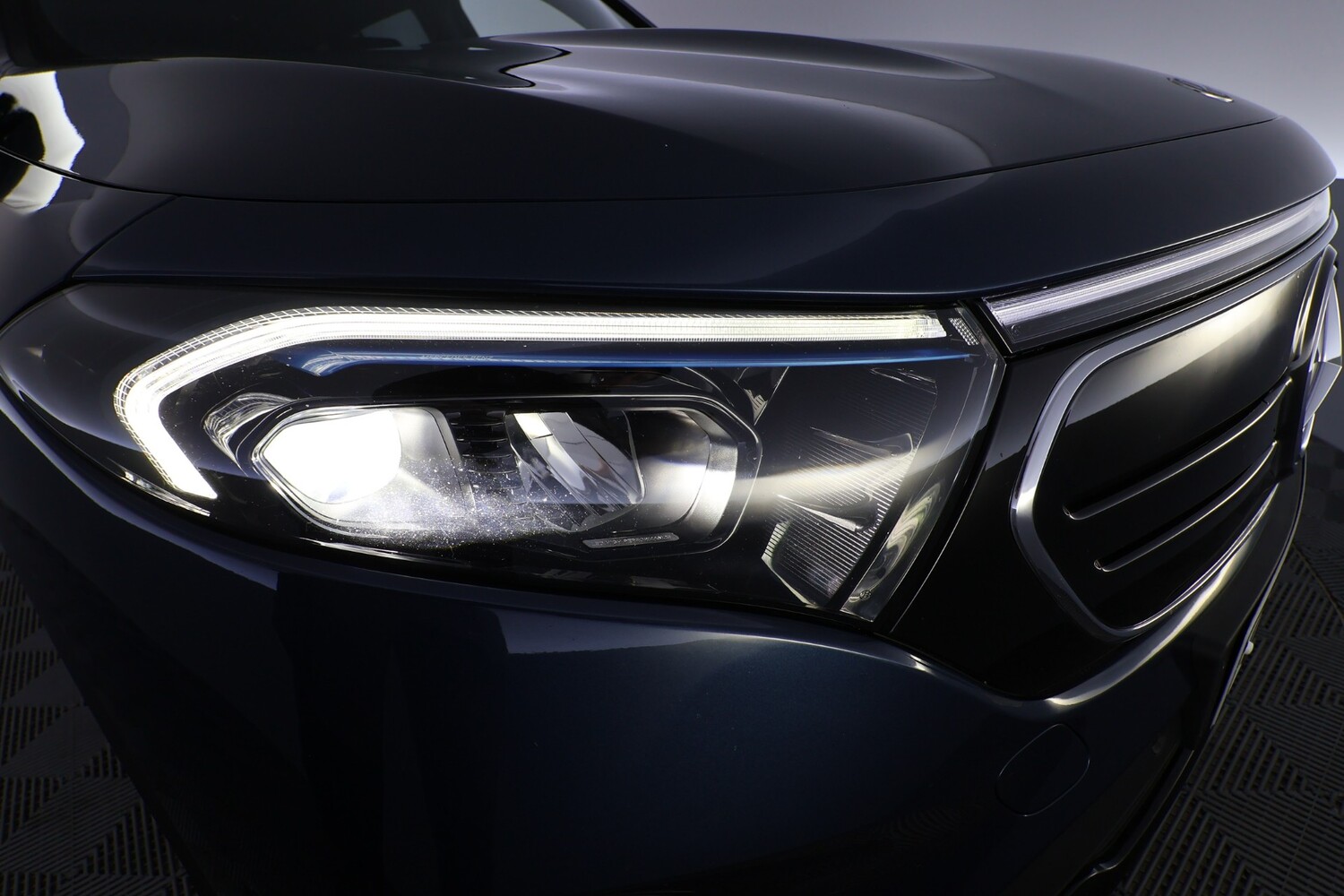 Mercedes-Benz EQB vaihtoauto