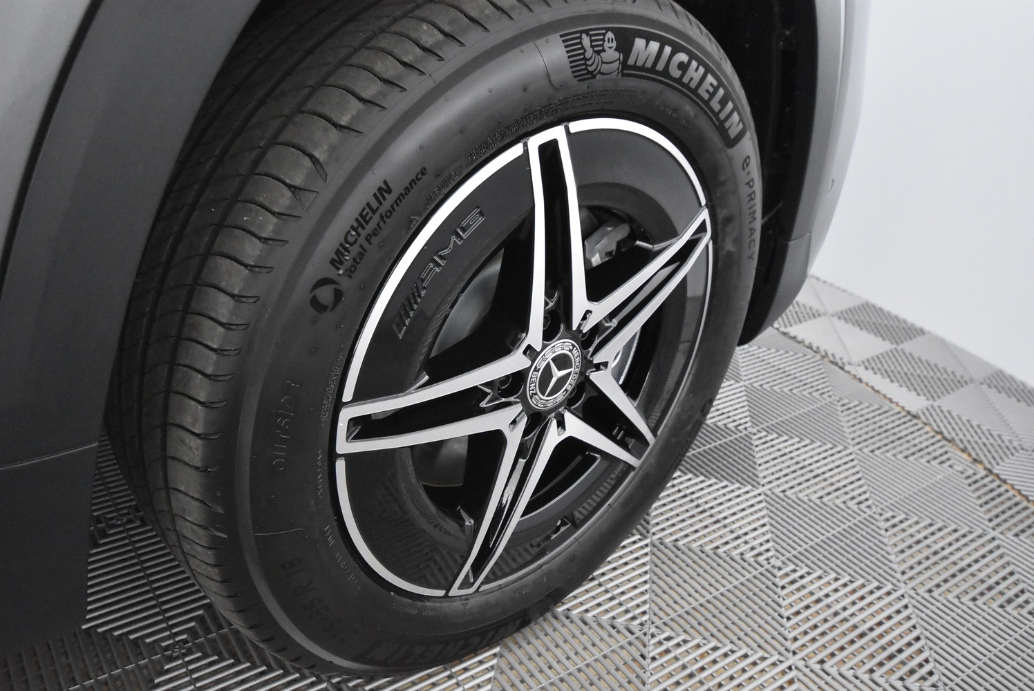 Mercedes-Benz EQB vaihtoauto