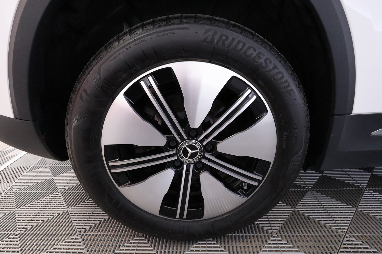Mercedes-Benz EQA vaihtoauto