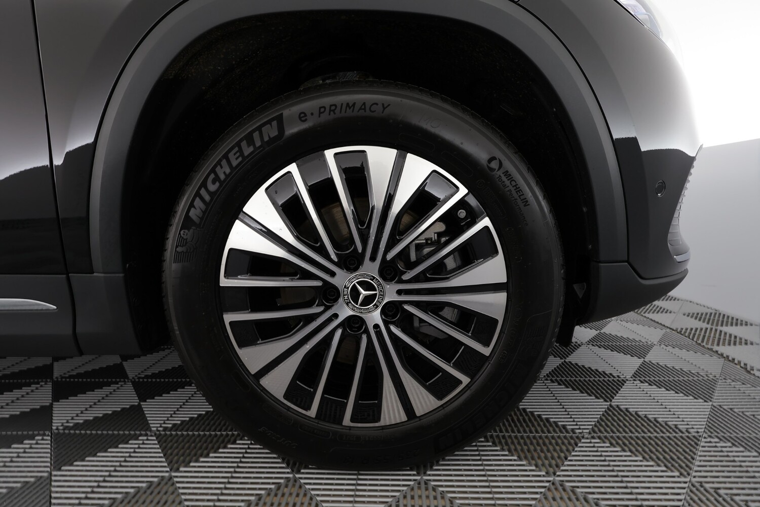 Mercedes-Benz EQA vaihtoauto