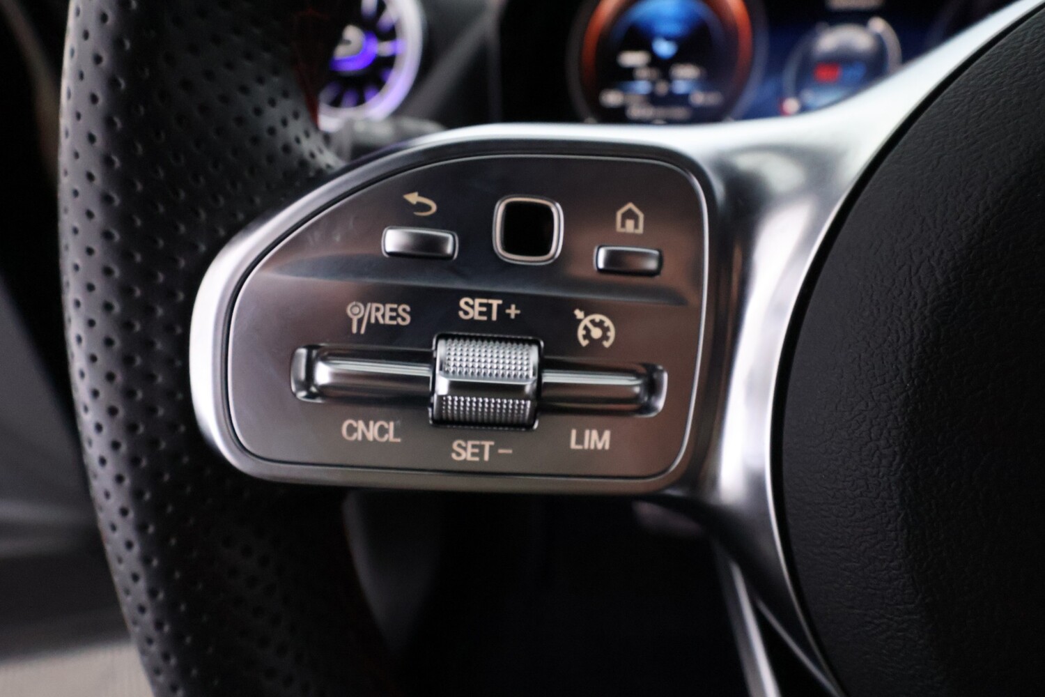 Mercedes-Benz GLA vaihtoauto