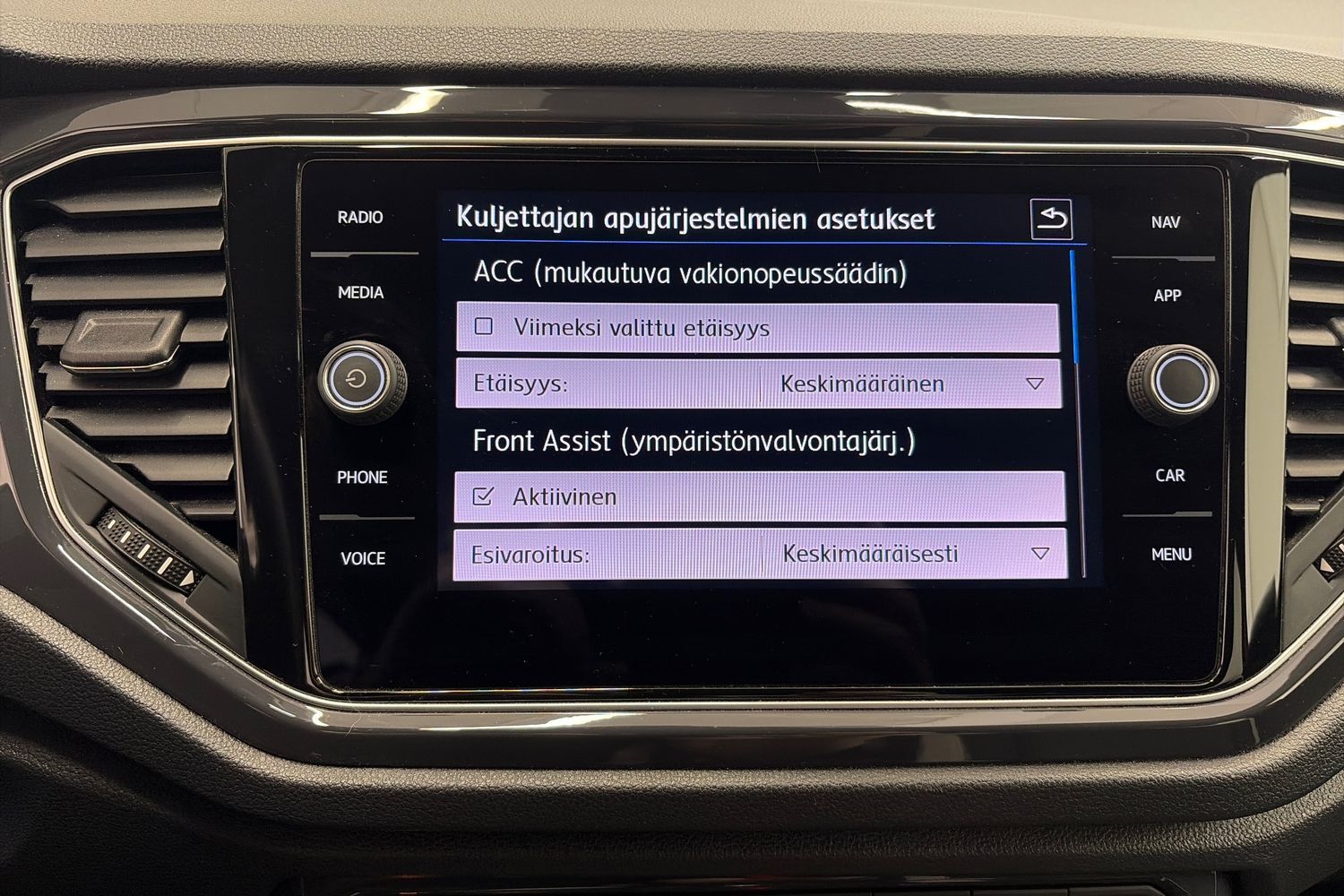 Volkswagen T-Roc vaihtoauto
