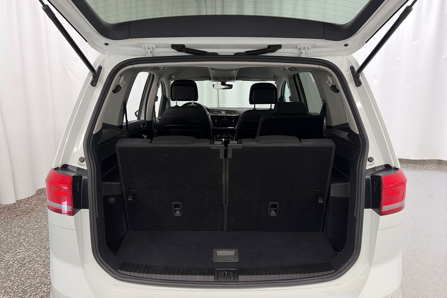 Volkswagen Touran vaihtoauto