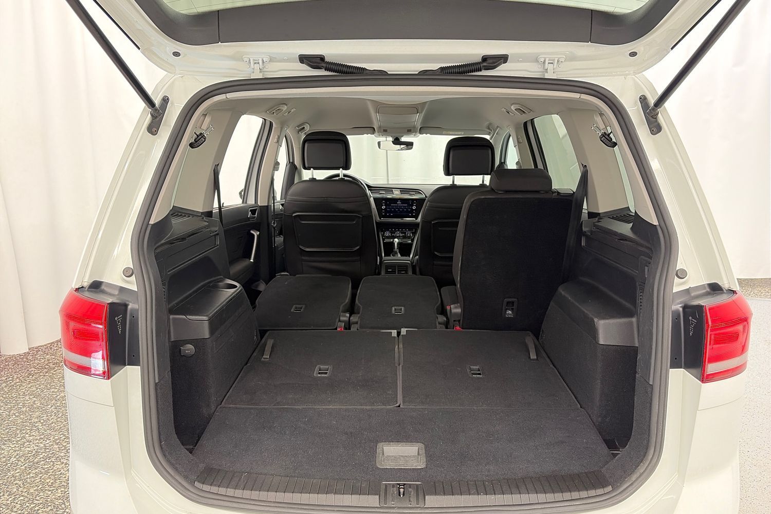 Volkswagen Touran vaihtoauto