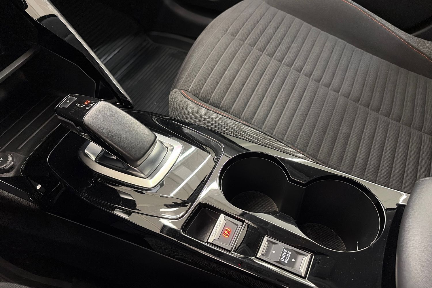 Peugeot e-208 vaihtoauto