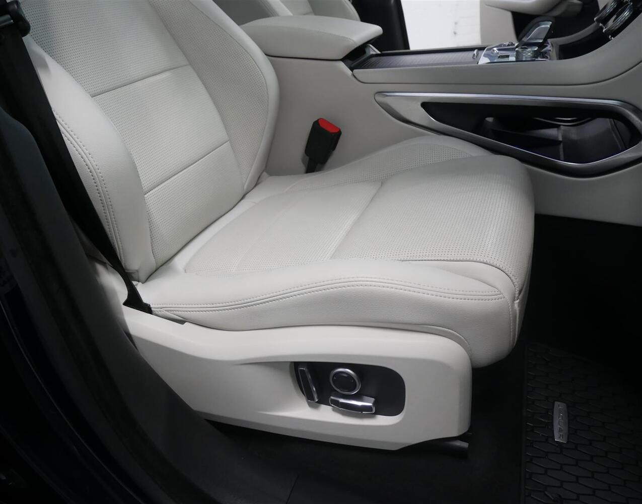 Jaguar F-PACE vaihtoauto