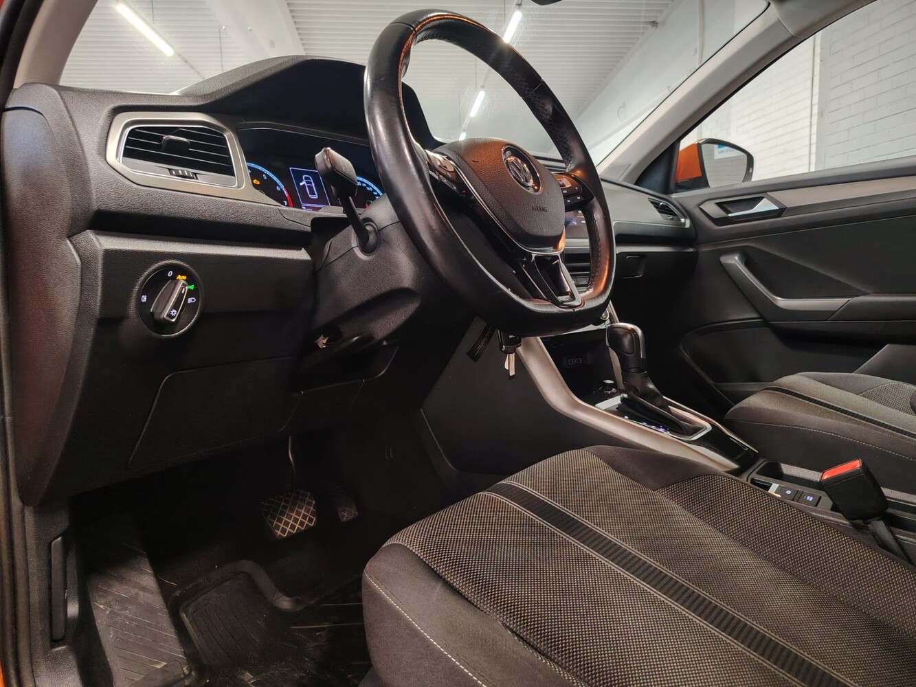 Volkswagen T-Roc vaihtoauto