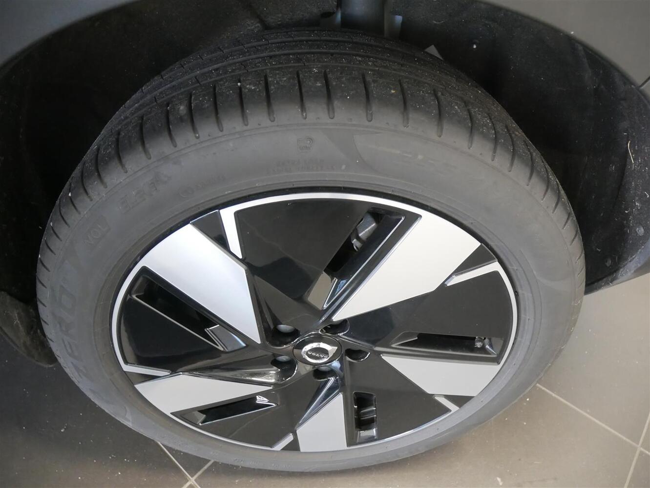 Volvo EX40 vaihtoauto