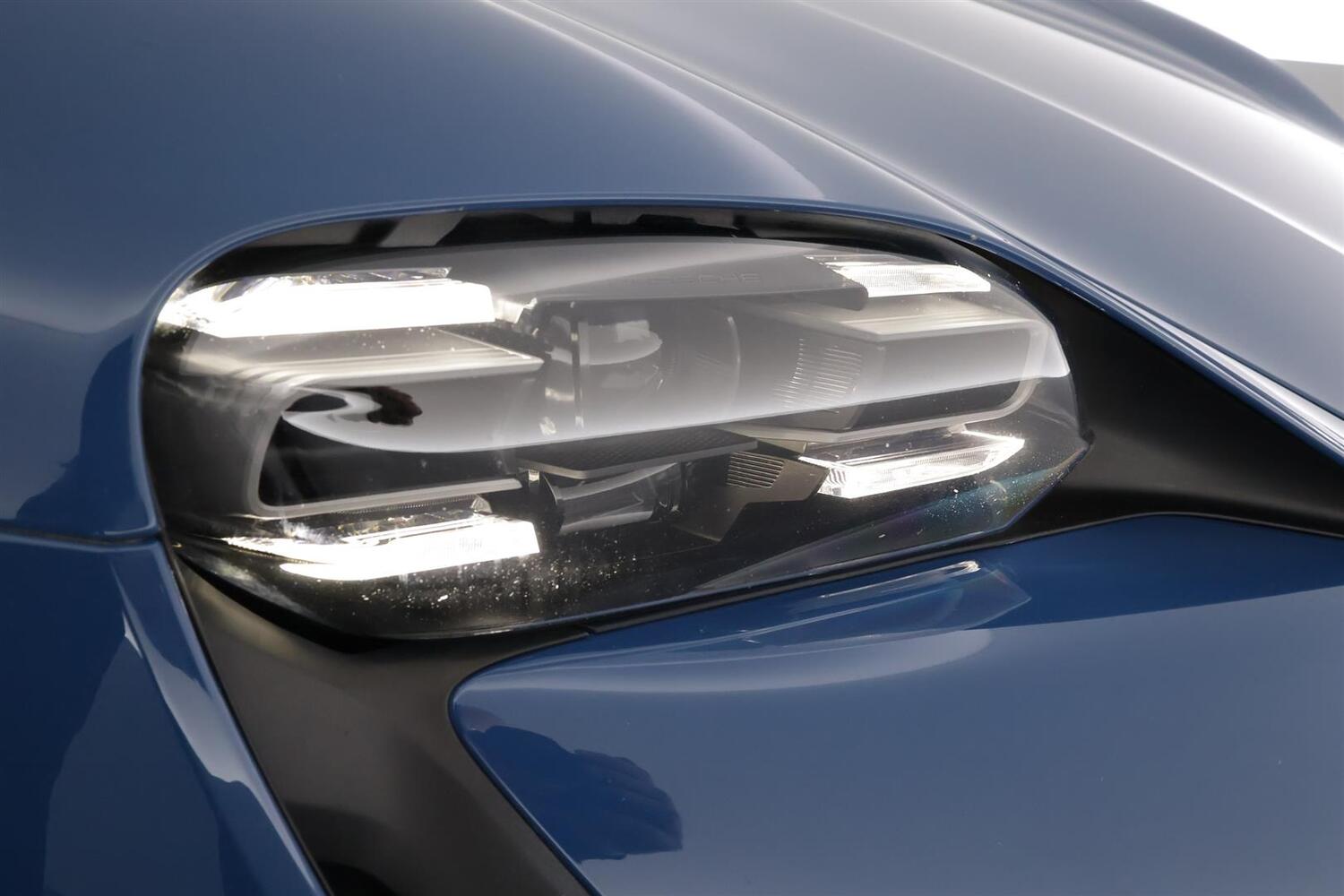 Porsche Taycan vaihtoauto