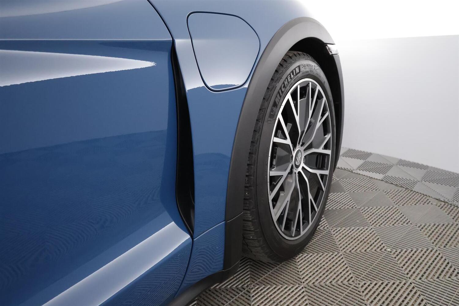 Porsche Taycan vaihtoauto