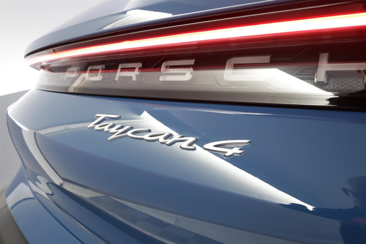 Porsche Taycan vaihtoauto