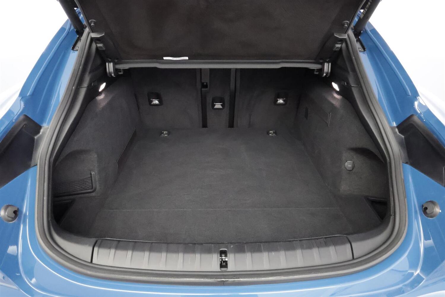 Porsche Taycan vaihtoauto