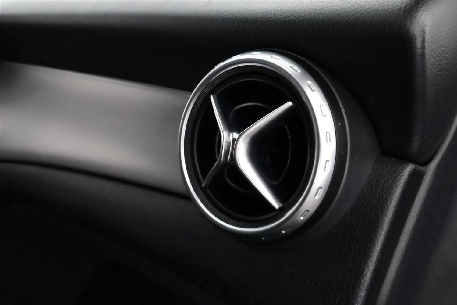 Mercedes-Benz GLA vaihtoauto