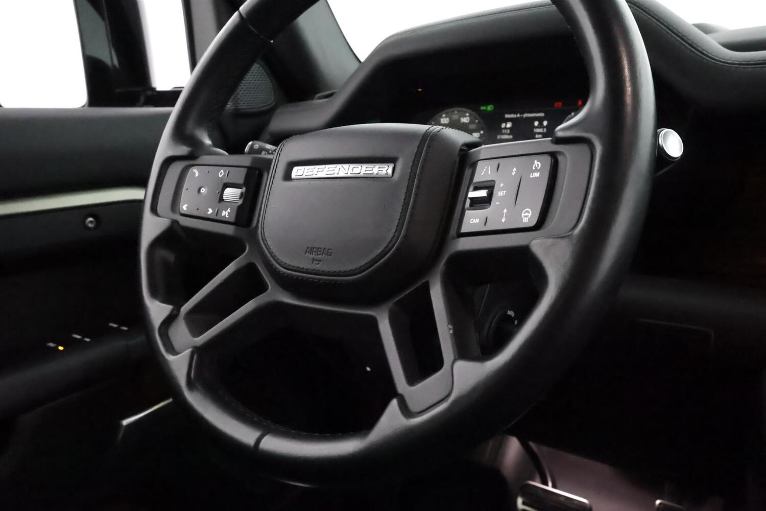 Land Rover Defender vaihtoauto