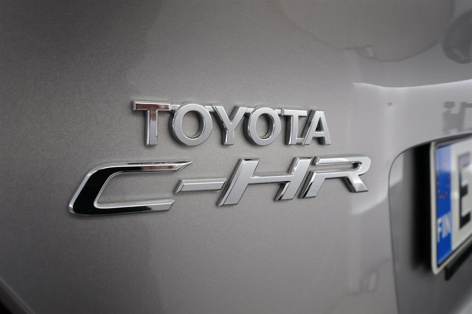 Toyota C-HR vaihtoauto