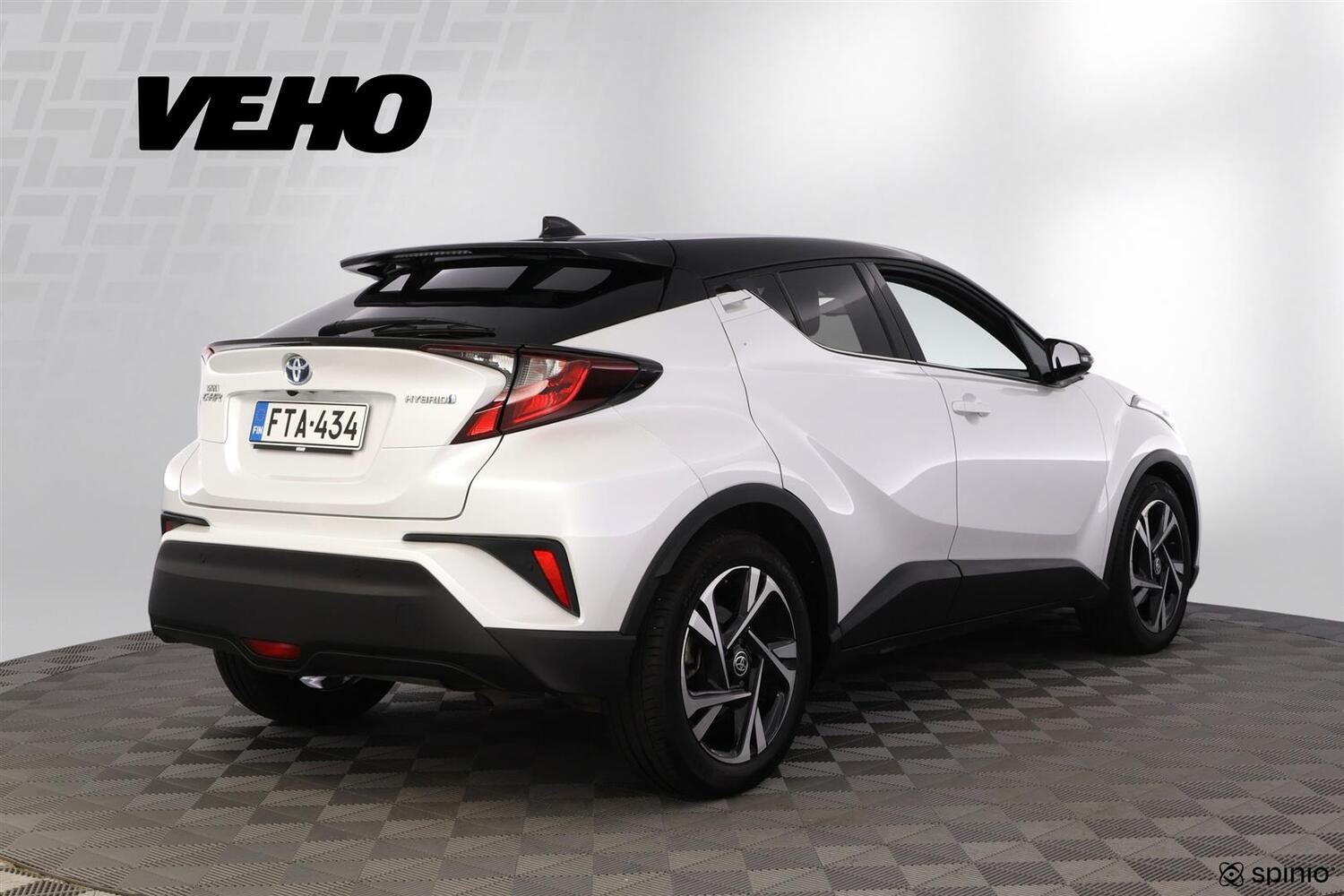 Toyota C-HR vaihtoauto